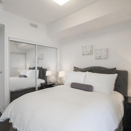 Noel Suites - York And Simcoe St. Торонто Екстериор снимка